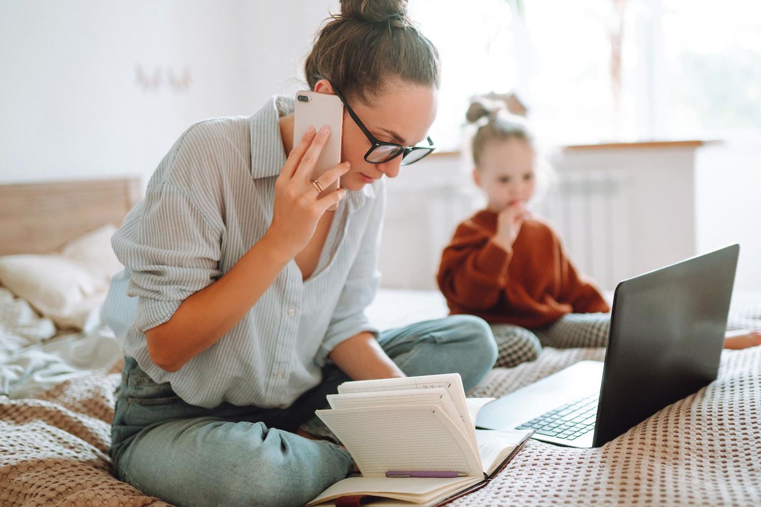 Slow maman vs working mum : et si le vrai luxe était de ne plus choisir ?
